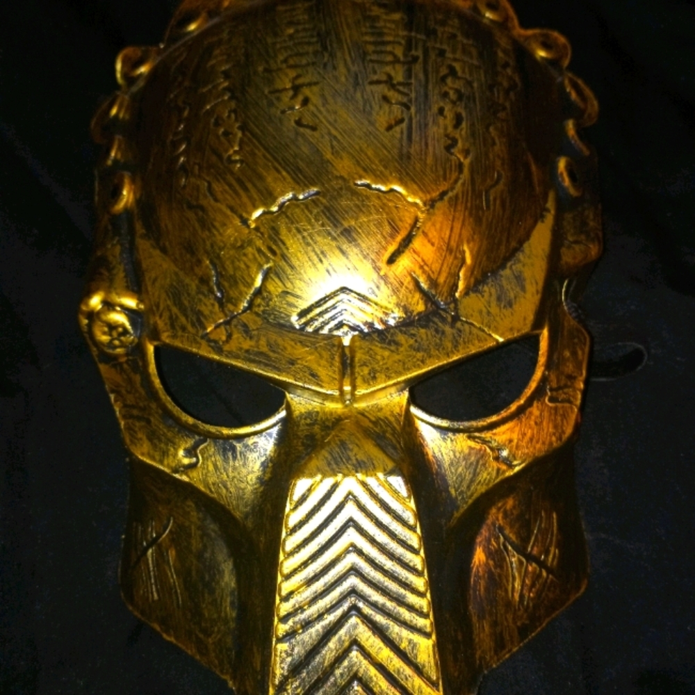 Predator Collectable Mask Gold